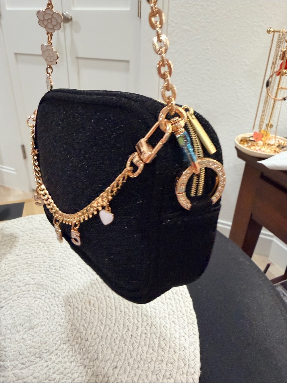 CHANEL Beauté Black Glitter Cosmetic Bag w/Gold Chain Strap + Camila detail NIB - Picture 8 of 13